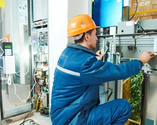 Chạy thử thang nâng hàng ở nhiều cấp độ tải giúp đánh giá độ ổn định và độ chính xác khi vận hành.