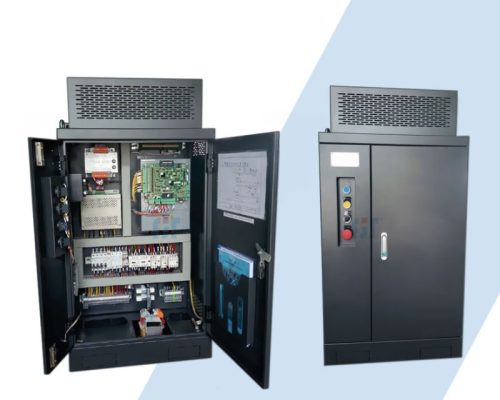 Tủ điện điều khiển thang máy được vệ sinh và siết chặt đầu nối để đảm bảo mạch điện hoạt động ổn định.