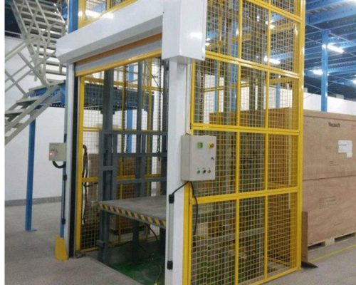 Thang tải hàng công nghiệp khung thép chữ I lựa chọn tối ưu cho xưởng cơ khí và nhôm kính có tải trọng nặng.